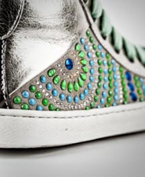 decorazioni su scarpa argento